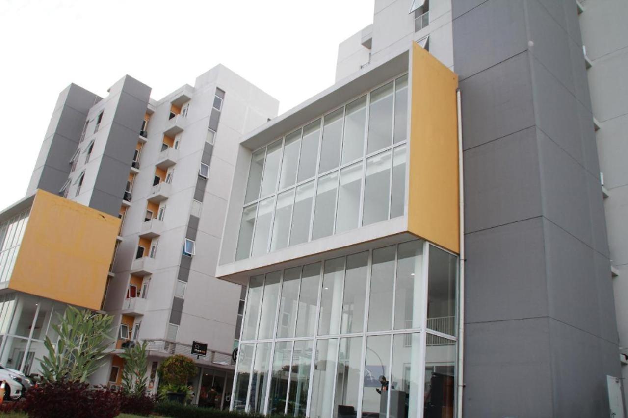 Barata Hotel Near Bandara Soekarno Hatta Τάνγκερανγκ Εξωτερικό φωτογραφία